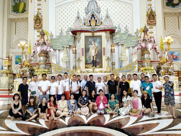 公司团队参加泰国皇宫